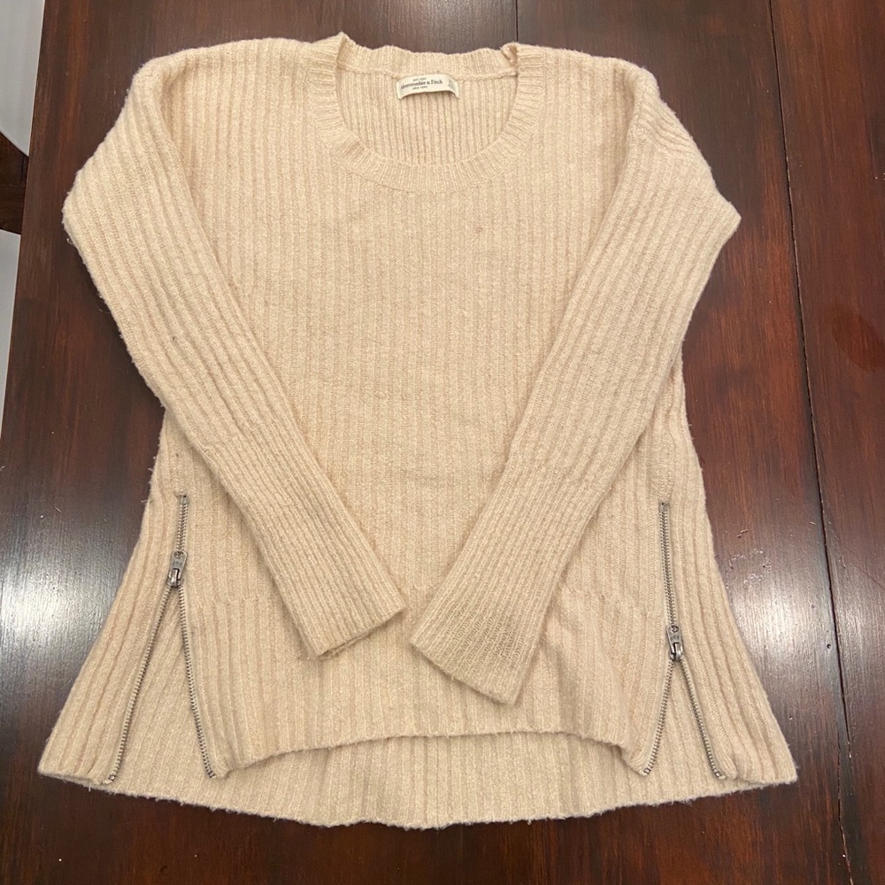 Abercrombie & Fitch Sweater